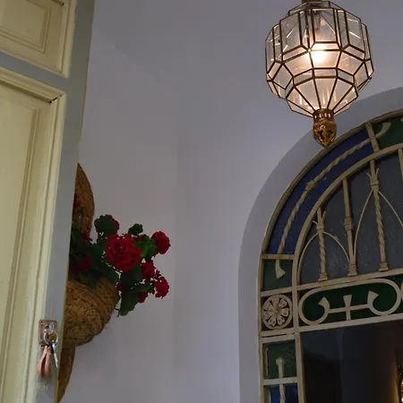 Con Encanto En Casa De Patio