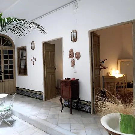 Con Encanto En Casa De Patio *