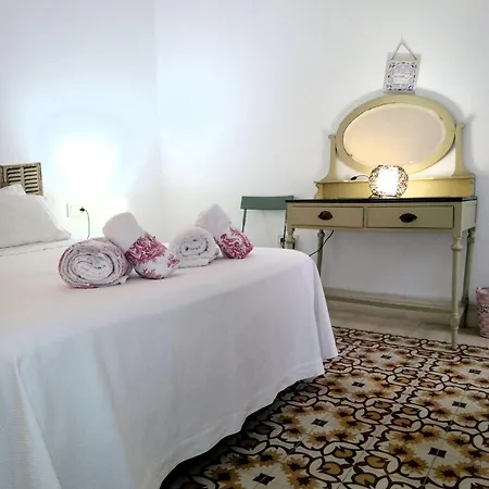 Con Encanto En Casa De Patio *